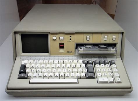 اختراع Ibm لأول كمبيوتر شخصي
