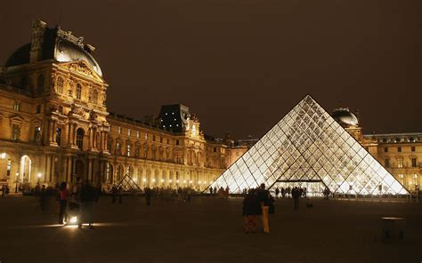 Paris World Famous Louvre Museum Set To Reopen Amid Pandemic The