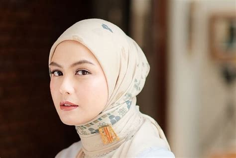 Artis Cantik Jebolan Gadis Sampul Kini Mantap Berhijab Nomor Istri