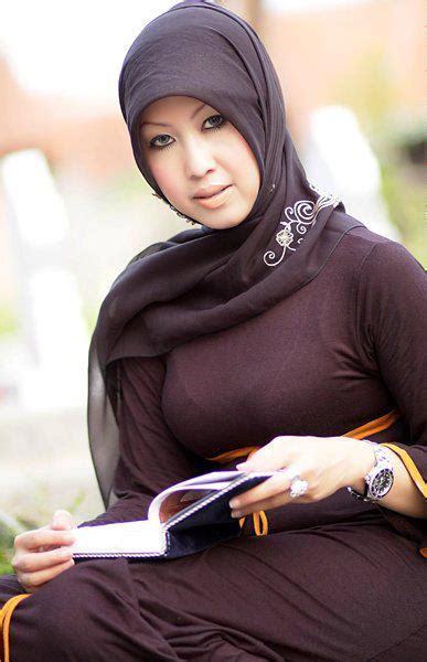 Jilbab Ketat Tante Muda Berdada Super Montok Hot Foto Cewek Cantik