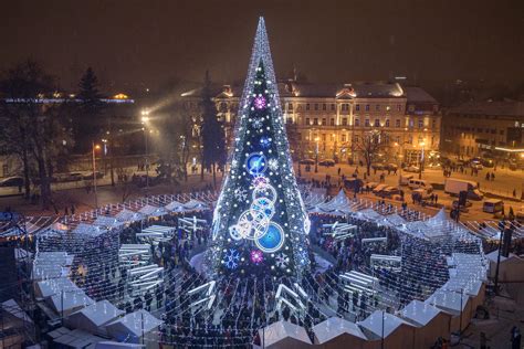 The 5 Most Beautiful Christmas Trees In Europe