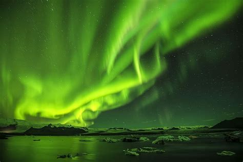 Northern Lights A Captivating Dance Of Colors In The Night Sky Physicsbykk
