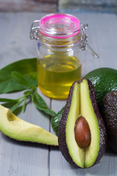 Garnier fructis long & strong strengthening serum detangles unruly hair, smoothens hair without heaviness and helps prevent breakage and split ends. DIY Hair Serum for Frizzy Hair