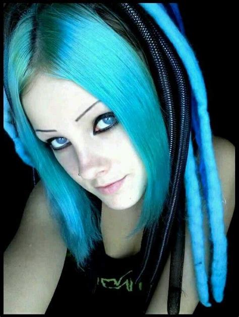 Emo Girl W Blue Hair Pettinature Emo Prodotti Per