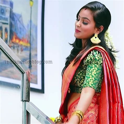 Kanmani Manoharan Tamil Serial Actress Saree Navel Show Tv Caps