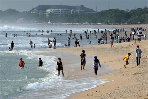 Pantai caruban adalah salah satu destinasi wisata pantai paling favorit di lasem. Pantai Caruban Buka / 10 Gambar Pantai Dewi Mandapa, Tiket ...