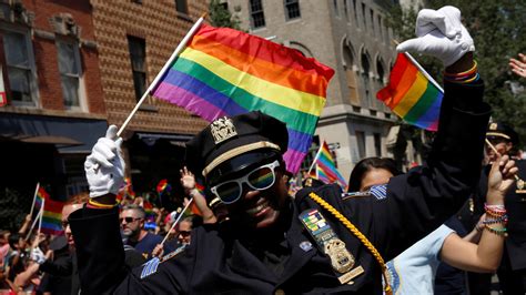 lgbt activists ban police from pride events in new york city to create ‘safer space for