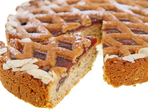 It was made with a linzer dough that was filled with almond. Ricetta Linzer Torte - Fidelity Cucina