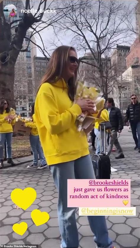 Brooke Shields Evokes Emotions By Handing Out Flowers On Random Acts Of Kindness Day Daily