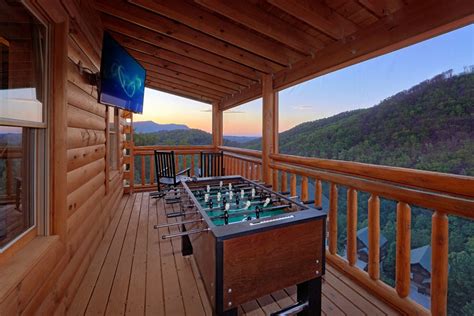 A great location for events and family groups who enjoy the natural beauty of colorado. Splash Mountain Lodge Cabin in Sevierville w/ 4 BR (Sleeps10)
