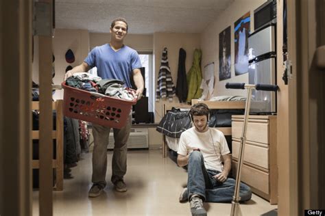 10 Tips For Living With A College Roommate 38152