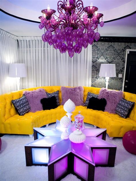Colors That Go With The Purple To Emphasize The Artistic Skills