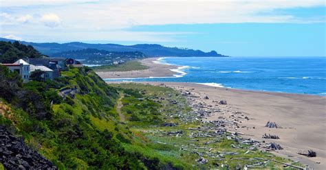 Use highway 101 north or south, approximately 90mi/144km (2 hours) southwest of portland. Webcams | Explore Lincoln City