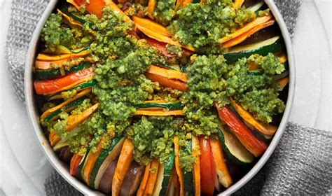 Easy vegetarian dinner ideas perfect for weeknights. Roast veggie pesto bake | Easy vegetarian dinner idea!