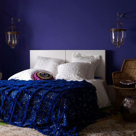 Every shade of blue will add a different feel to your room, from a bold navy to bright aquas or teals. Navy & Dark Blue Bedroom Design Ideas & Pictures