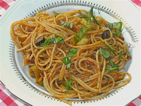 Spaghetti Mit Rotem Pesto Fenchel Und Schwarzen Oliven Chefkoch