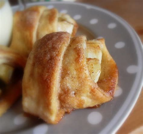 In this video, you'll learn how to make. Apple Pie Roll Ups - Simple, uses pre-made refrigerated ...