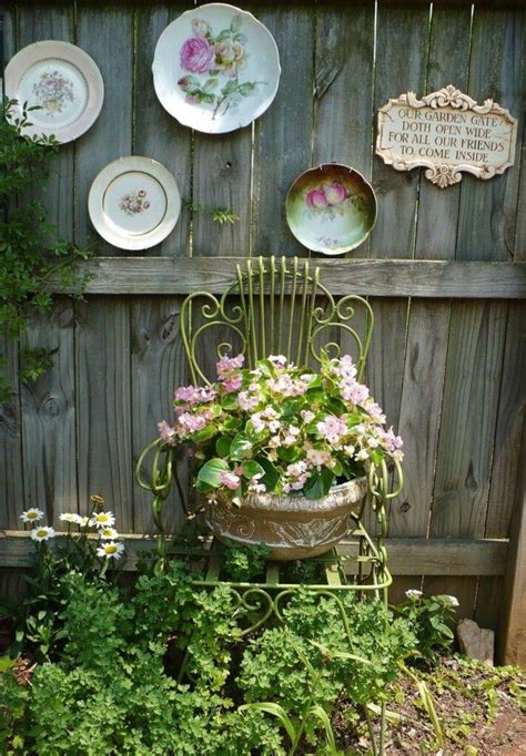 34 Best Vintage Garden Decor Ideas And Designs For 2017