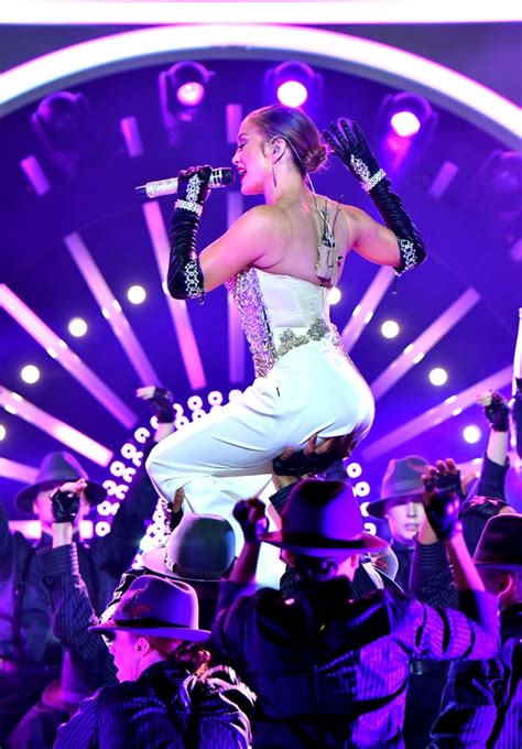 Jennifer Lopez At The Billboard Music Awards 2018 Popsugar Celebrity