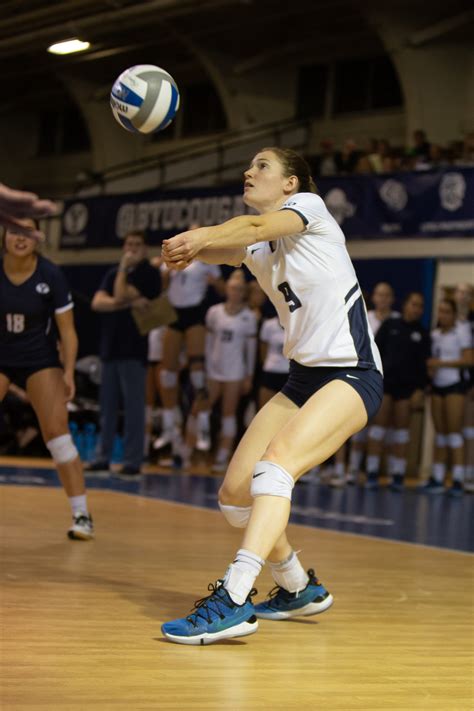 Byu Women S Volleyball Flies To Round Two Of The Ncaa Tournament The Daily Universe