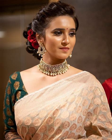 Marathi Actress Pics In Saree