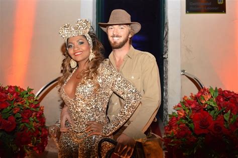 He is currently n/a years old and his birth sign is n/a. EGO - Gaby Amarantos assume novo namorado em festa ...