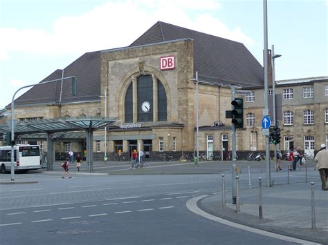 Het station is gelegen in het noordelijke gedeelte van het stadscentrum van dortmund en is het belangrijkste station van deze stad. Mönchengladbach Hauptbahnhof - Wikipedia