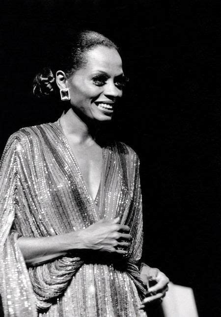 The Queens Closet 27 Of Diana Ross Most Iconic Looks Hellobeautiful Diana Ross Diana