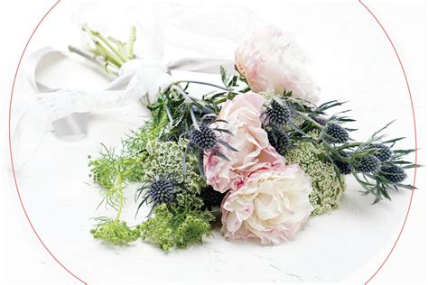 Teardrop bouquets are created from different length stems. DIY Tutorial: How to Create a DIY Wedding Bouquet in 6 ...