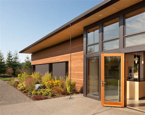 From installing a new gutter system to replacing the old one, the experts at r3ng know how to get the job done correctly. Rain Gutter | Houzz
