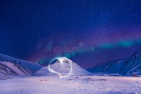 De Polaire Noordpoolster Van De Het Aurora Borealishemel Van
