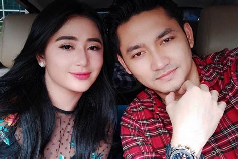 Dewi Perssik Jawab Kabar Digugat Cerai Angga Wijaya Okezone Celebrity