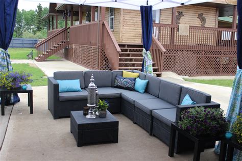 Comfortable Pockets Of Outdoor Lounge Seating Was A Perfect Setting To