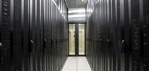 Außerdem wird microsoft dieses jahr in mindestens 10 weiteren ländern rechenzentren aufbauen, und in der absehbaren zukunft wird das unternehmen jedes jahr zwischen 50 und 100 neue rechenzentren errichten. So sieht es im Inneren eines Rechenzentrums aus - Alles zu ...