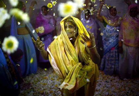Holi Spring Festival Colors India Beautiful Abc News