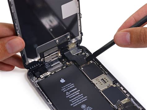 La ram è il doppio, 2 gb, e anche le fotocamere sono nettamente migliorate: iPhone 6s Plus teardown reveals a 165 mAh battery ...
