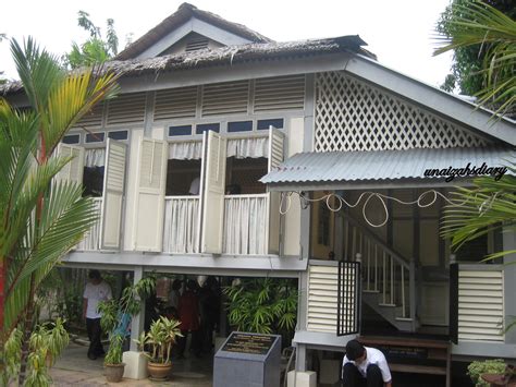 A doctor in the house: Memories Experiences Thoughts Hopes Dreams: Rumah ...