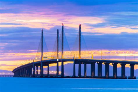 When the bridge was initially constructed, the central span had six lanes, while the rest of the bridge had four lanes. Penang Bridge Stock Photos, Pictures & Royalty-Free Images ...