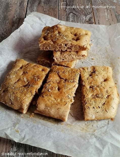 Si lo so, non è una focaccia degna di questo nome…ma si lascia mangiare. My Ricettarium: Focaccia al rosmarino (con lievito istantaneo)