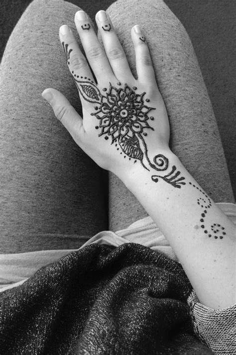 henna tattoo hand design simple art henna tattoo designs hand henna tattoo hand hand tattoos
