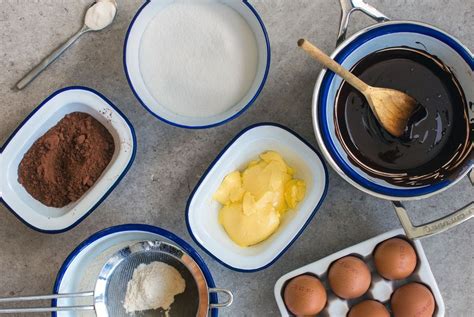 Start with a cake that is covered with a thin coat of icing. Learn How to Bake a Cake in 10 Steps