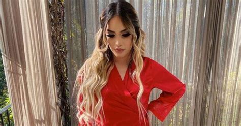 Aunque kimberly loaiza y juan de dios pantoja acaban de estrenar la canción 'bye bye', eso le da la bienvenida a una nueva etapa de la pareja. Video Kimberly Loaiza presume su embarazo en TikTok | Show ...