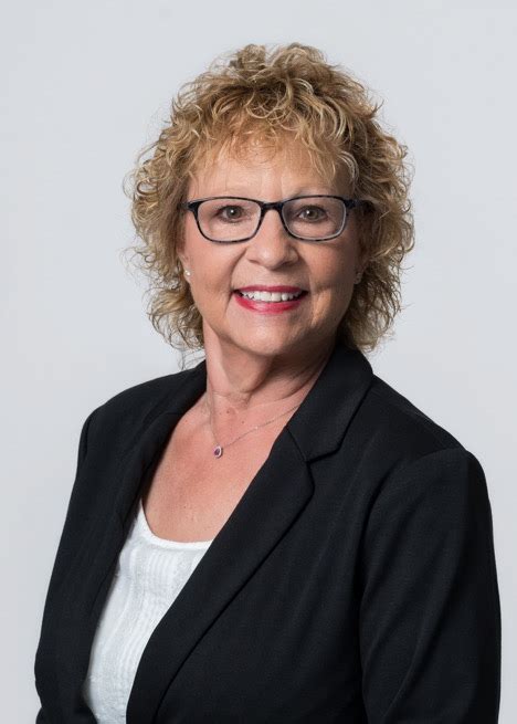 Sue Izard Named As Vice President Mortgage Loan Officer At Guaranty
