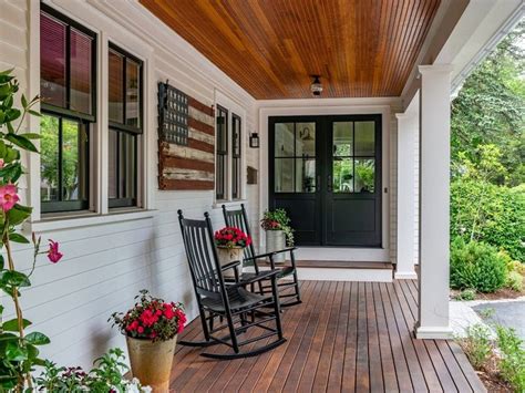 The front porch is perhaps, the most prominent part of the outdoor decor of your home. Simple Style For Farmhouse Home Back Porch Design Ideas | ArchitectureIn