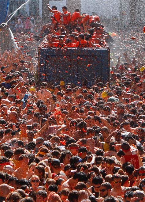 Thousands Take Part In Spains Tomatina Festival In 2020