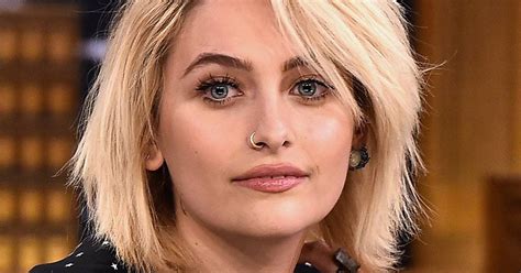 How To Style Grown Out Roots Celebrities With Dark Roots And Hair