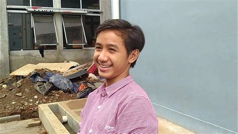 Ketenaran seorang remaja yang masih berusia belasan ini sudah berhasil membuatnya dilirik oleh rumah produksi untuk diajak bermain sinetron. BOWO TIK TOK Sudah Punya Pacar - YouTube