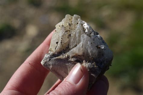 Calcite Ultimate Guide What It Is And Where To Find It Rock Seeker