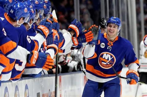 Official twitter handle for the ny islanders fans facebook group | twuko. Hockey News - A Tale of Two Arenas: Islanders fans prefer ...