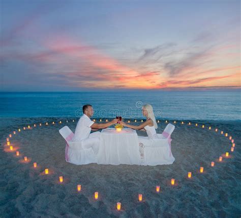 Lista 103 Foto Romantico Bodas En La Playa De Noche Cena Hermosa